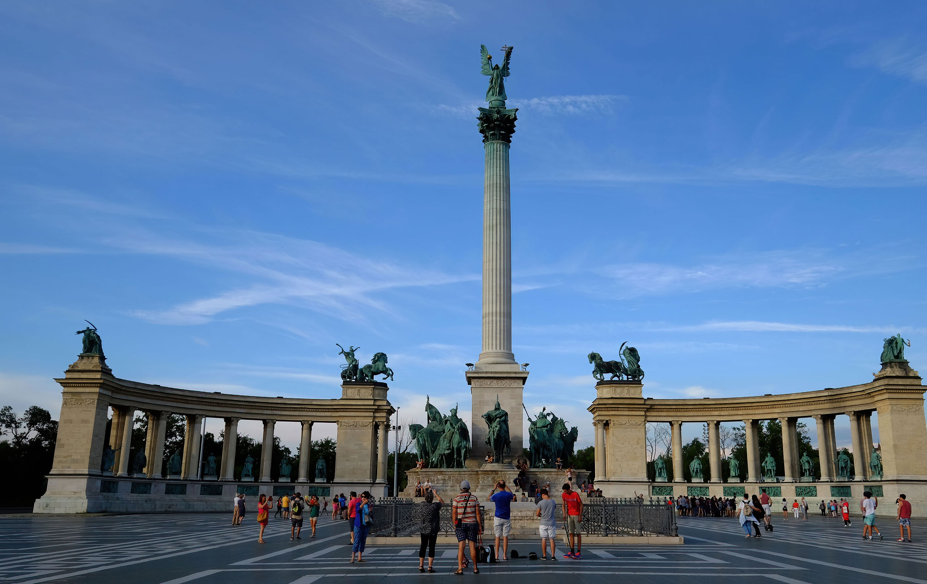 Heroes' Square & Vidam Park